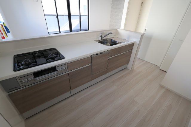 《仲介手数料無料》南区大字大谷口2541-6(全1戸)新築一戸建てリガーレのキッチン|撮影日 2025年8月3日 15:40 晴れ