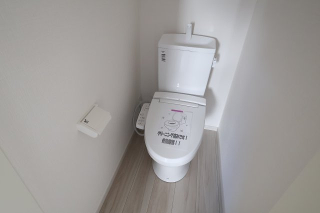 《仲介手数料無料》南区大字大谷口2541-6(全1戸)新築一戸建てリガーレのトイレ|撮影日 2025年8月3日 15:40 晴れ