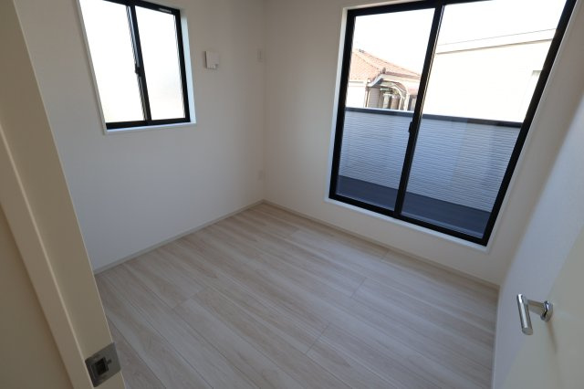《仲介手数料無料》南区大字大谷口2541-6(全1戸)新築一戸建てリガーレの洋室|撮影日 2025年8月3日 15:40 晴れ