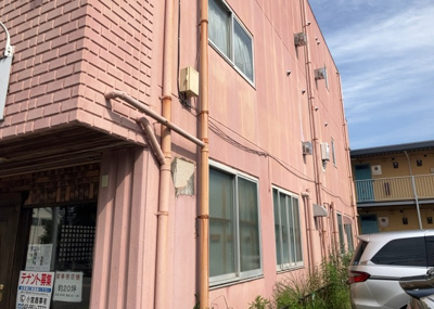 【外観】 | 第２石田ビル | 家を建てる場合、方位は要チェックです。現実的に日当たりのよい家ならばリビングは南側、建築基準法でも北側に当たる家への配慮は求められています。土地を見学に行く際は、方位磁針を持って行くようにしましょう。