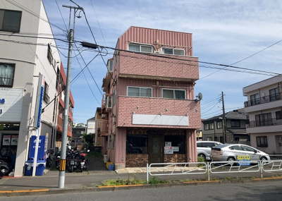 【外観】 | 第２石田ビル | 物件の詳細については、現地を見てわかること以外に、役所や法務局などで調べないとわからないことがあります。そのため、現地に行く場合は、もしこの物件を買ったらどのような生活ができるかをイメージしましょう。