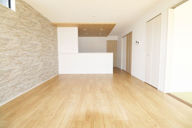 郡山市片平町字釜場　　　　１号棟　　　小山田小学校、郡山第６中学区の居間・リビング