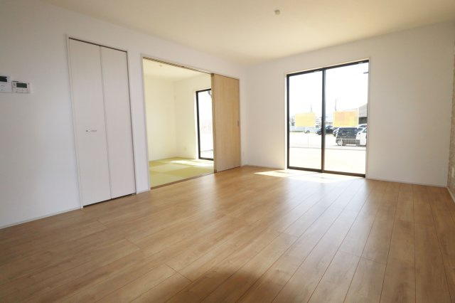 郡山市片平町字釜場　　　　１号棟　　　小山田小学校、郡山第６中学区の居間・リビング