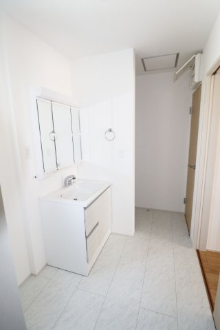 郡山市片平町字釜場　　　　１号棟　　　小山田小学校、郡山第６中学区の洗面所