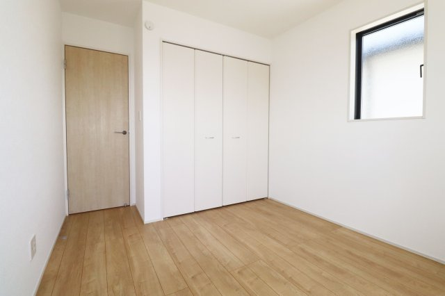 郡山市片平町字釜場　　　　１号棟　　　小山田小学校、郡山第６中学区の洋室