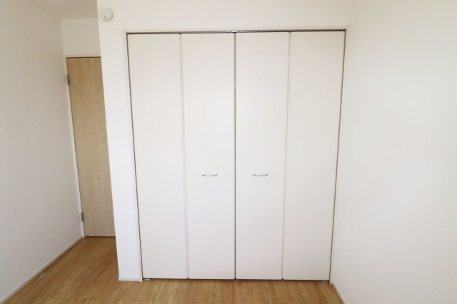 郡山市片平町字釜場　　　　１号棟　　　小山田小学校、郡山第６中学区の洋室