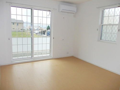 【居間・リビング】 | ラゴーア・アネシスⅤ | こちらのリビングで趣味の時間をお楽しみください