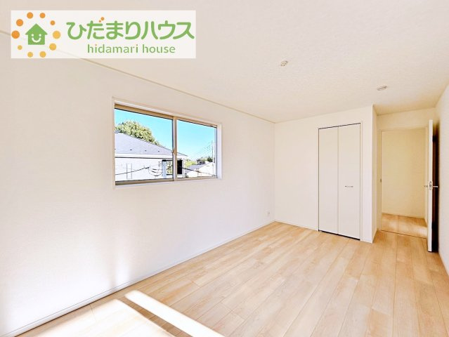 【寝室】 | 土浦市神立町　新築未入居物件 | 広めの主寝室は、ベッドの他にもパソコンデスクやドレッサーなども置けちゃいます(*^-^*)