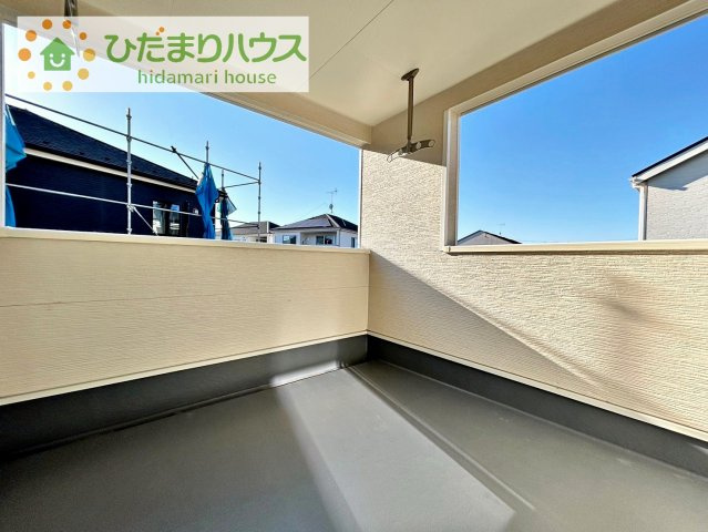 【バルコニー】 | 土浦市神立町　中古未入居物件 | 広々としたバルコニー。お洗濯物もぜーんぶ干せちゃいます！！