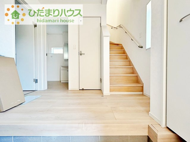 【玄関】 | 土浦市神立町　中古未入居物件 | 玄関がひろいので親子で並んで仲良く靴が履けますね(^^)/