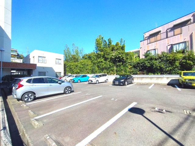 コープ野村八事の駐車場|敷地内駐車場　ご都合のよろしい日時に現地をご案内させて頂きます！是非、お問い合わせお待ちしております!!