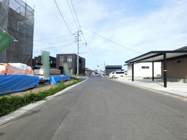 鹿島市大字納富分2期の前面道路含む現地写真