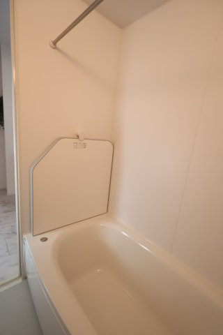 《仲介手数料無料》南区大字広ヶ谷戸567(C号棟)新築一戸建てコンフォートヒルズの浴室|撮影日 2025年10月30日 14:40 晴れ