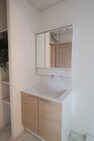 《仲介手数料無料》南区大字広ヶ谷戸567(C号棟)新築一戸建てコンフォートヒルズの独立洗面台|撮影日 2025年10月30日 14:40 晴れ