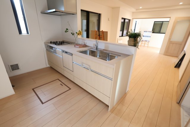 《仲介手数料無料》南区大字広ヶ谷戸567新築一戸建てコンフォートヒルズのキッチン|撮影日 2025年10月30日 14:40 晴れ