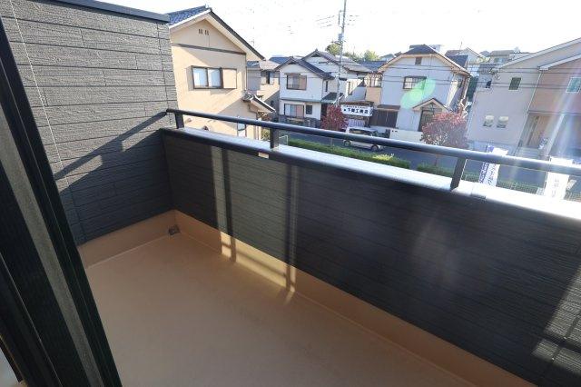 《仲介手数料無料》南区大字広ヶ谷戸567新築一戸建てコンフォートヒルズのバルコニー|撮影日 2025年10月30日 14:40 晴れ