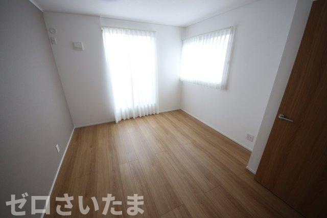 《仲介手数料無料》南区大字広ヶ谷戸567新築一戸建てコンフォートヒルズの洋室|撮影日 2025年6月2日 16:00 晴れ