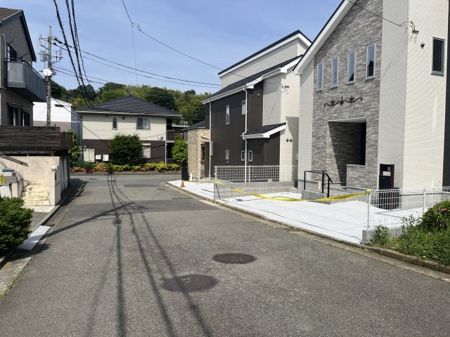 青葉区あかね台１丁目　の前面道路含む現地写真