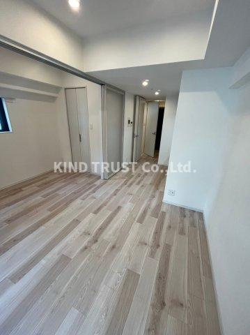 シーズンフラッツ梅田NORTHの内装|明るい室内です