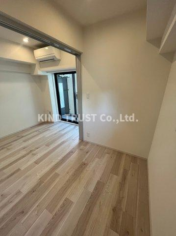 シーズンフラッツ梅田NORTHの居間・リビング|こちらの居間で趣味の時間をお楽しみください