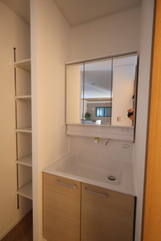 【独立洗面台】 | 《仲介手数料無料》南区大字広ヶ谷戸567(Y号棟)新築一戸建てコンフォートヒルズ | 撮影日 2025年10月30日 14:50 晴れ