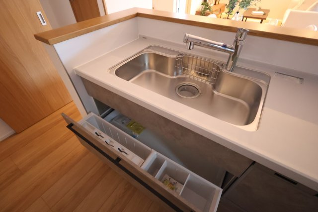 【キッチン】 | 《仲介手数料無料》南区大字広ヶ谷戸567(Y号棟)新築一戸建てコンフォートヒルズ | 撮影日 2025年10月30日 14:50 晴れ