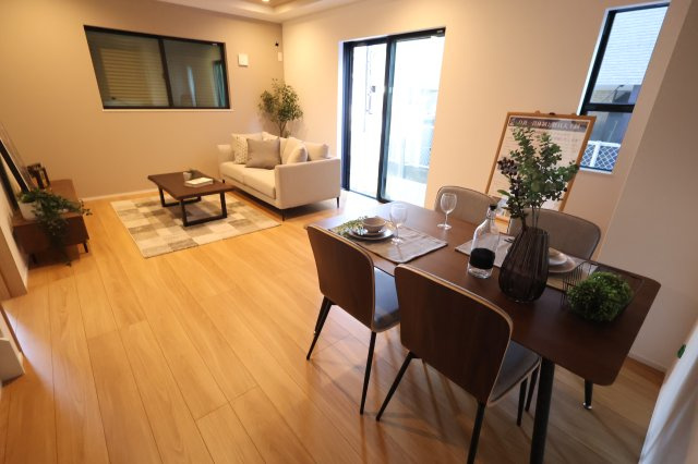 【居間・リビング】 | 《仲介手数料無料》南区大字広ヶ谷戸567(Y号棟)新築一戸建てコンフォートヒルズ | 撮影日 2025年10月30日 14:50 晴れ