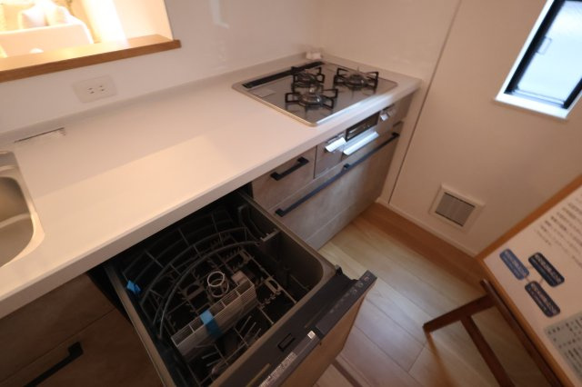 【キッチン】 | 《仲介手数料無料》南区大字広ヶ谷戸567(Y号棟)新築一戸建てコンフォートヒルズ | 撮影日 2025年10月30日 14:50 晴れ