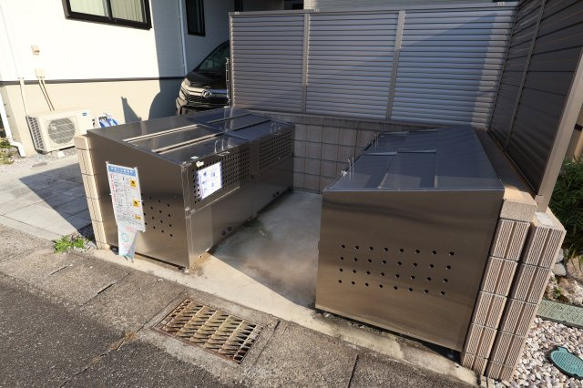 【その他】 | 《仲介手数料無料》南区大字広ヶ谷戸567(Y号棟)新築一戸建てコンフォートヒルズ | ゴミ置場
撮影日 2025年10月30日 14:50 晴れ