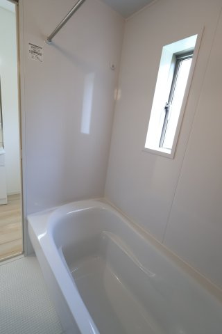 《仲介手数料無料》南区松本３丁目6-5(全1戸)新築一戸建てクレイドルガーデンの浴室|撮影日 2025年9月26日 10:00 晴れ