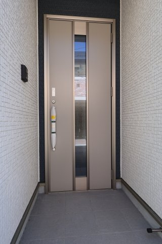 《仲介手数料無料》南区松本３丁目6-5(全1戸)新築一戸建てクレイドルガーデンの玄関|撮影日 2025年9月26日 10:00 晴れ