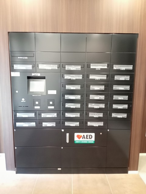 （シニア限定）ヘーベルVillage大田六郷のエントランス|宅配ボックス、AEDも完備