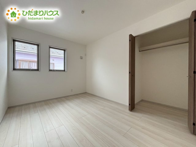 本庄市本庄4丁目　新築戸建て　いろどりアイタウン　02の内装|大容量のクローゼットで洋服もタップリ収納できます( *´艸｀)