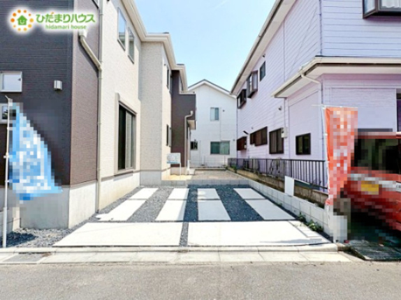 本庄市本庄4丁目　新築戸建て　いろどりアイタウン　02の駐車場|カースペースは並列2台分あります！
車の出し入れもラクラク(^^)/