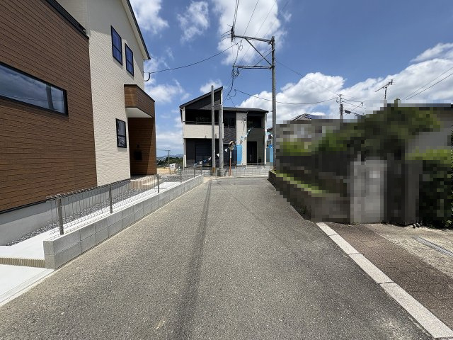 【その他】 | 糟屋郡宇美町若草1丁目4期　3号棟（全4棟）【仲介手数料無料・0円】 | 現地写真。前面道路です。