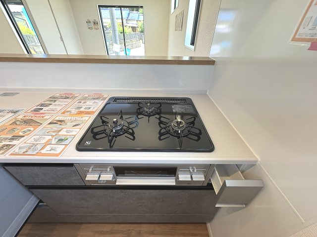 【キッチン】 | 糟屋郡宇美町若草1丁目4期　3号棟（全4棟）【仲介手数料無料・0円】 | 現地写真。