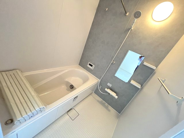 【浴室】 | 糟屋郡宇美町若草1丁目4期　4号棟（全4棟）【仲介手数料無料・0円】 | 現地写真。浴室です。