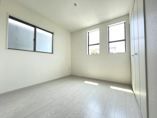 【洋室】 | 糟屋郡宇美町若草1丁目4期　4号棟（全4棟）【仲介手数料無料・0円】 | 現地写真。1階洋室です。