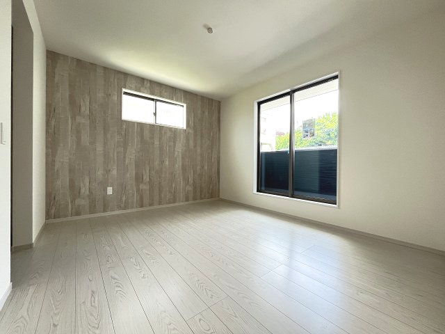 【寝室】 | 糟屋郡宇美町若草1丁目4期　4号棟（全4棟）【仲介手数料無料・0円】 | 現地写真。2階主寝室です。