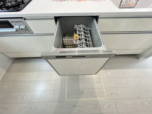 【キッチン】 | 糟屋郡宇美町若草1丁目4期　4号棟（全4棟）【仲介手数料無料・0円】 | 現地写真。食洗器が付いてます。