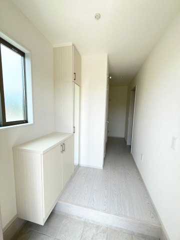 【玄関】 | 糟屋郡宇美町若草1丁目4期　4号棟（全4棟）【仲介手数料無料・0円】 | 現地写真。