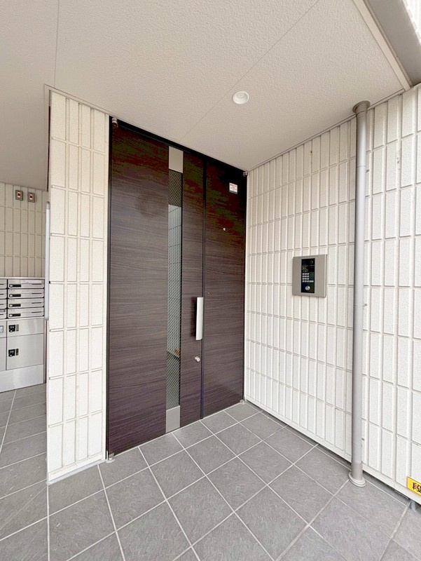 フレシール平間のエントランス