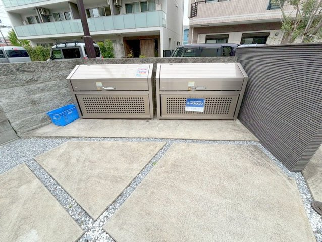 フレシール平間の駐車場