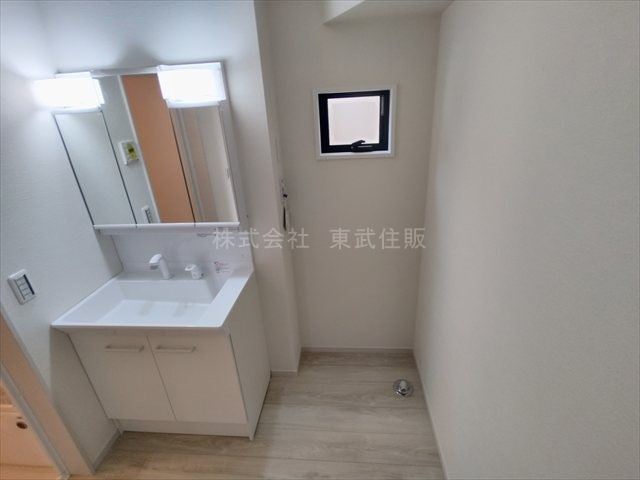 【独立洗面台】 | 川越市南大塚１０期　全１棟 | 朝の支度にも助かる、独立の洗髪洗面化粧台