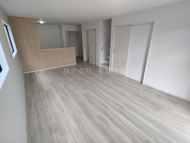 【居間・リビング】 | 川越市南大塚１０期　全１棟 | こちらの17.9帖のリビングで趣味の時間をお楽しみください