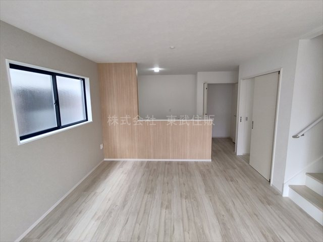 【居間・リビング】 | 川越市南大塚１０期　全１棟 | 開放感があり日当たり良好です