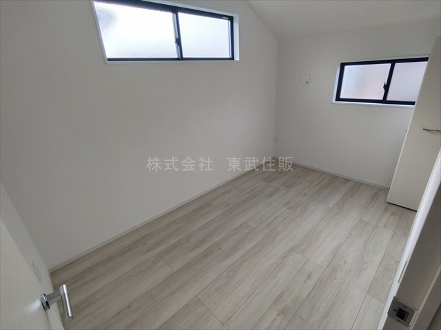 【洋室】 | 川越市南大塚１０期　全１棟 | 洋室5.0帖北西側、使い勝手のいい洋室です