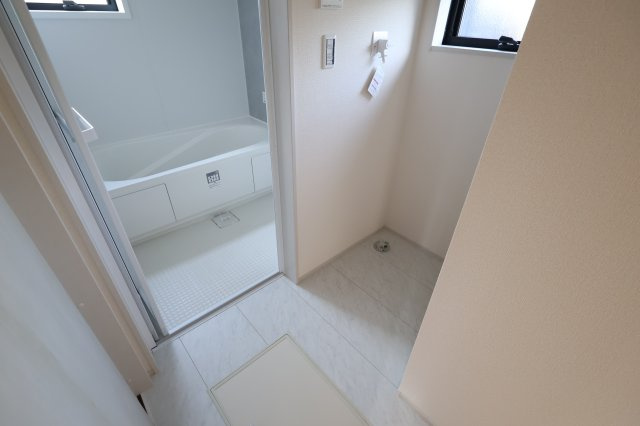 《仲介手数料無料》桜区町谷１丁目12(1号棟)新築一戸建てリーブルガーデンのランドリースペース|撮影日 2025年8月28日 15:45 晴れ