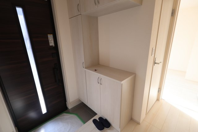 《仲介手数料無料》桜区町谷１丁目12(1号棟)新築一戸建てリーブルガーデンの玄関|撮影日 2025年8月28日 15:45 晴れ