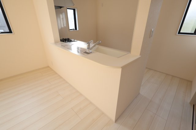 《仲介手数料無料》桜区町谷１丁目12(1号棟)新築一戸建てリーブルガーデンのキッチン|撮影日 2025年8月28日 15:45 晴れ